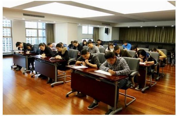 公司举办第三次综合业务知识测试